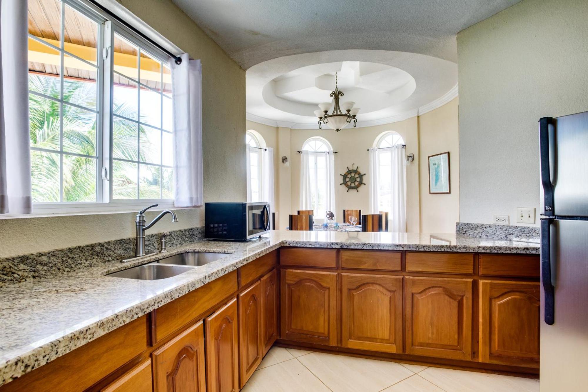 Blue Parrot Beach House And Villas Hopkins Extérieur photo