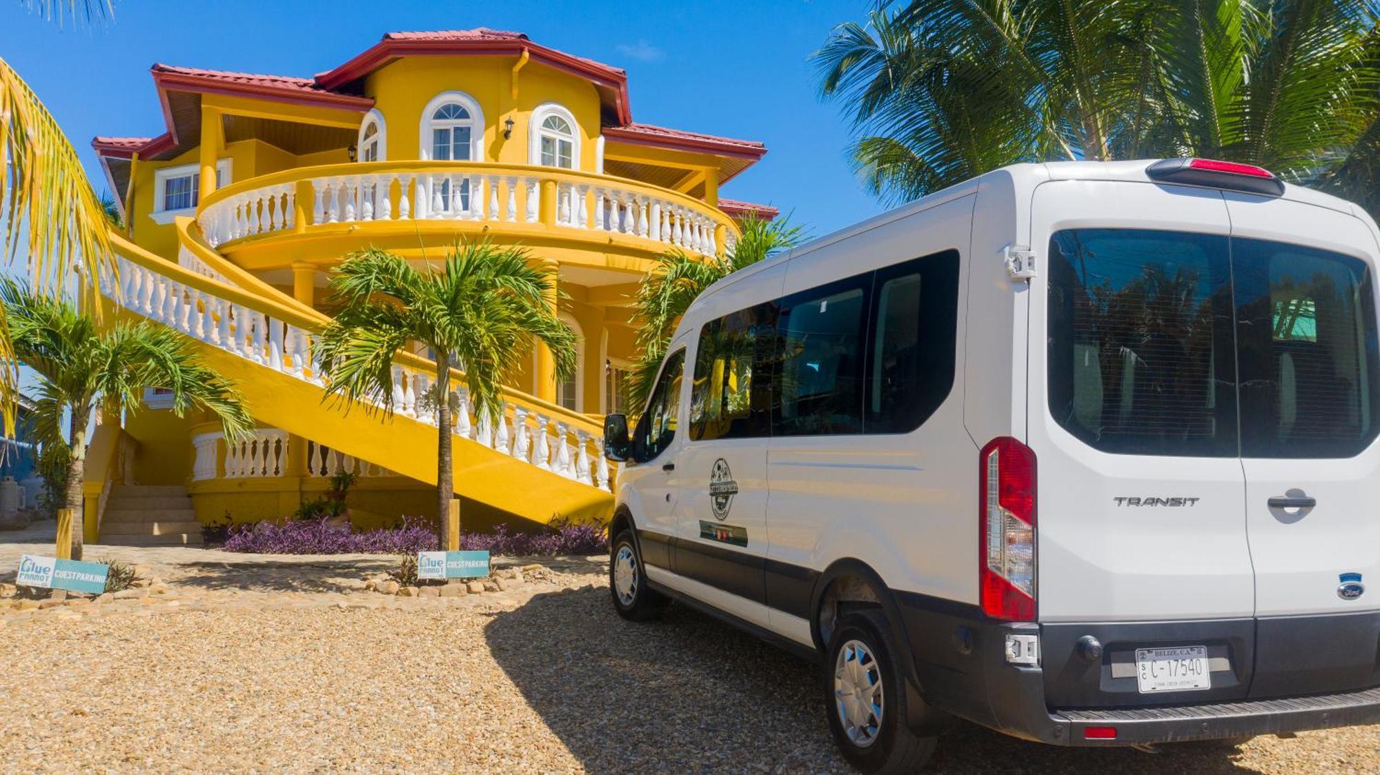 Blue Parrot Beach House And Villas Hopkins Extérieur photo