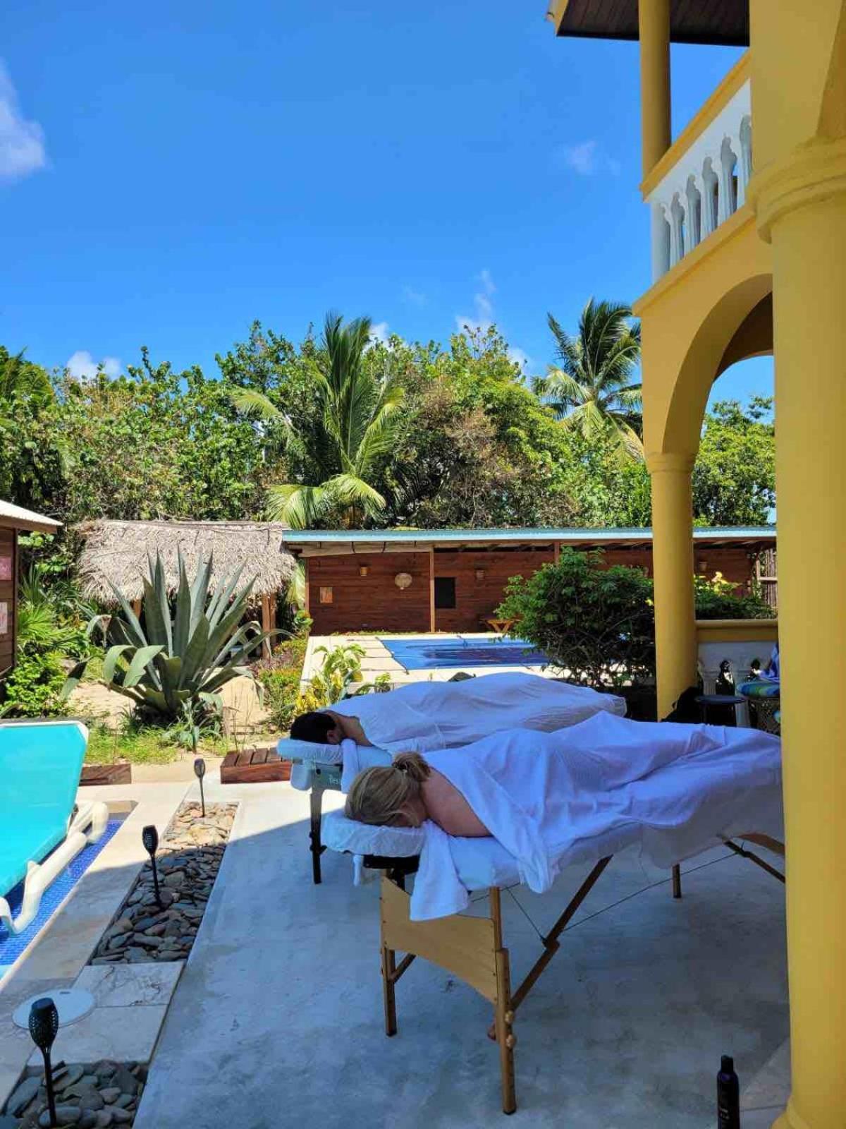 Blue Parrot Beach House And Villas Hopkins Extérieur photo